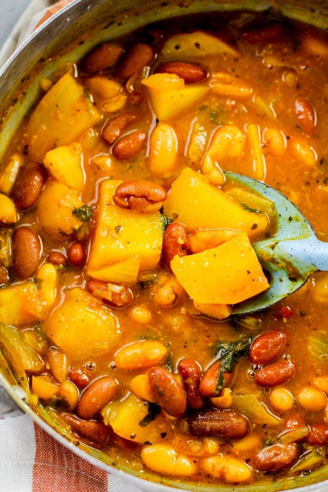 Puerto Rican Canned Kidney Beans Recipe | Habichuelas Guisada