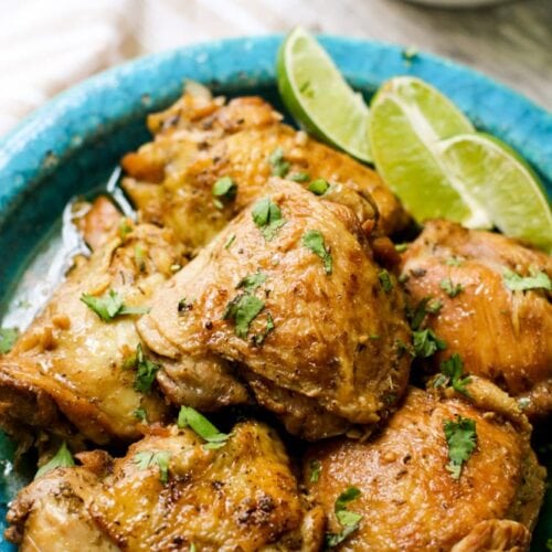 Pollow a la barbacoa chicken on a teal plate
