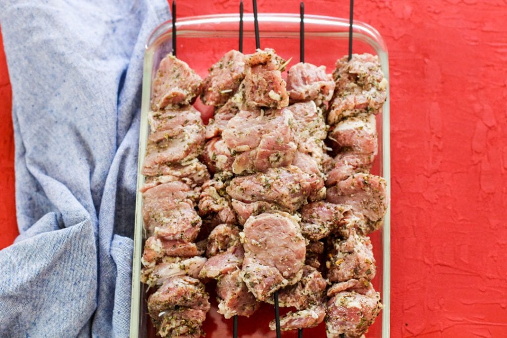 https://latinamommeals.com/wp-content/uploads/2019/03/Mojo-Pork-Pinchos-Shish-Kabobs-7-of-20-1024x683.jpg