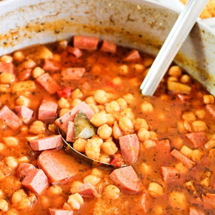 garbanzos in a pot