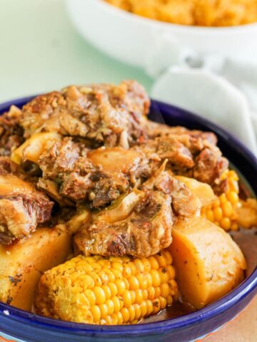 oxtails with corn and potatoes
