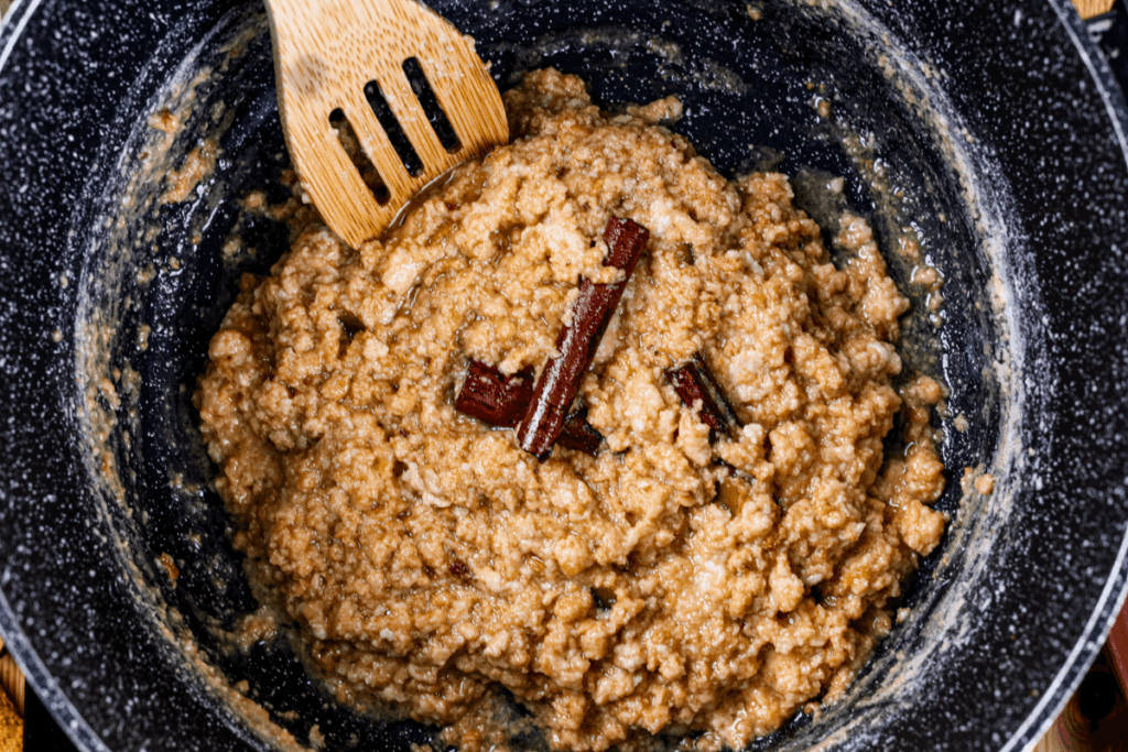 Finished dulce de leche cortada in a pot.